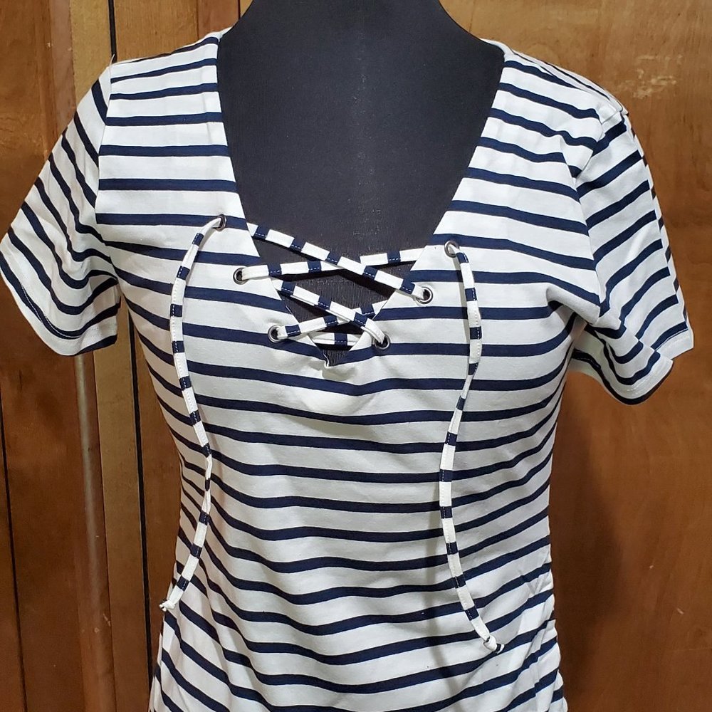 Women's Maternity Short Sleeve Lace Up Tunic Top